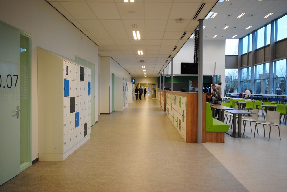 LOCKERS IN DE RUIMTE